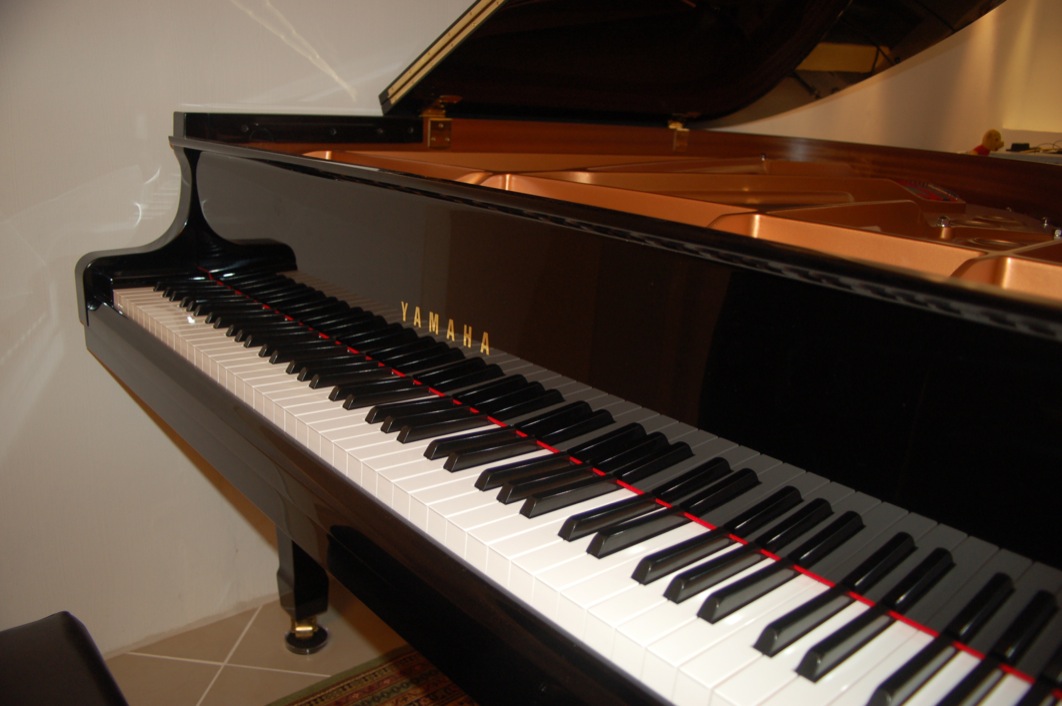 Fluegel%20Yamaha%20C3-0048.JPG
